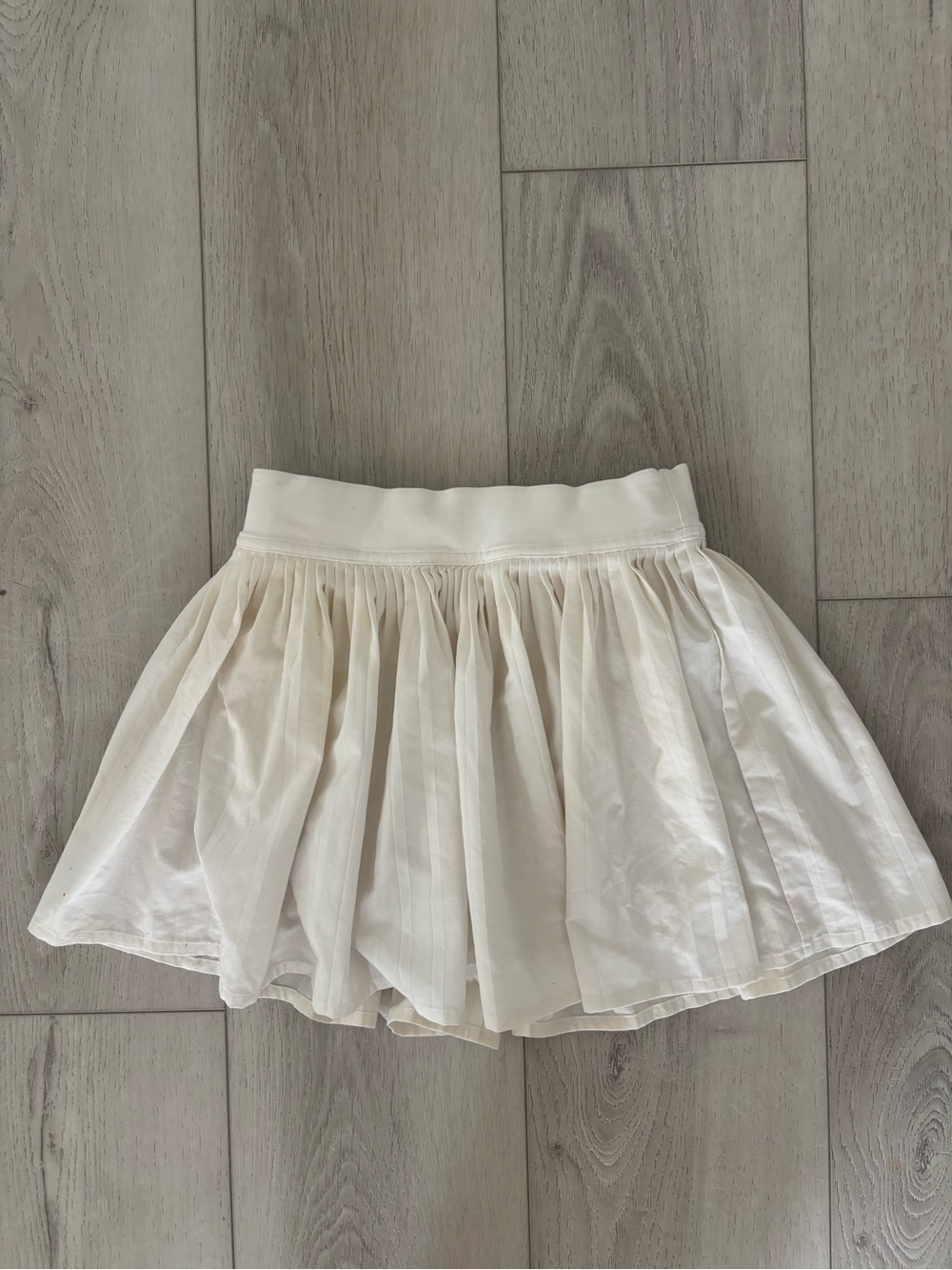 Lululemon Women's White Pleated Mini Skirt